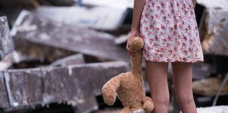 Fetiță abuzată sexual de părinți timp de 6 ani